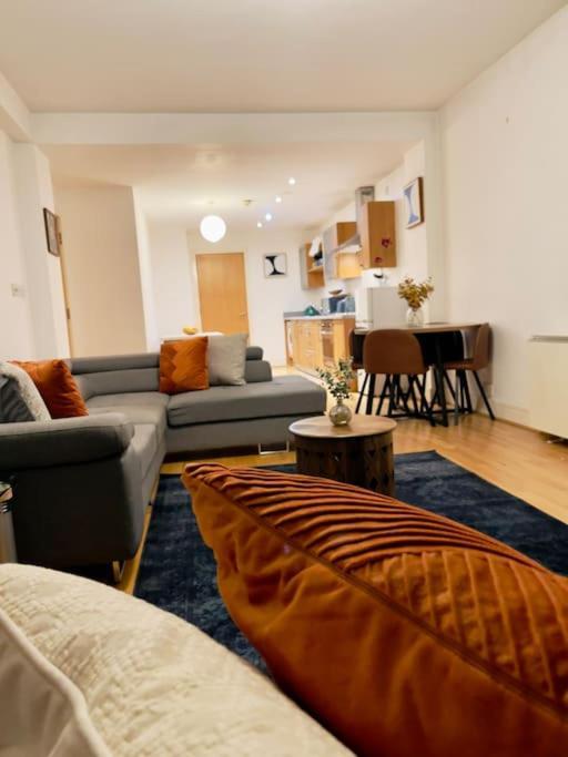Beautiful Central Open Plan Living! マンチェスター エクステリア 写真