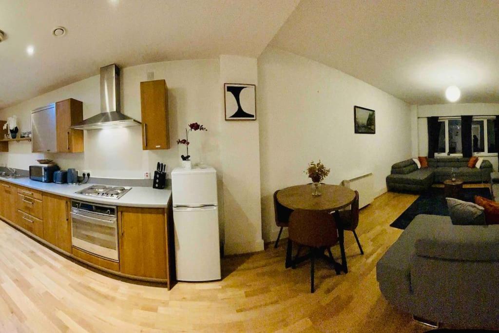 Beautiful Central Open Plan Living! マンチェスター エクステリア 写真