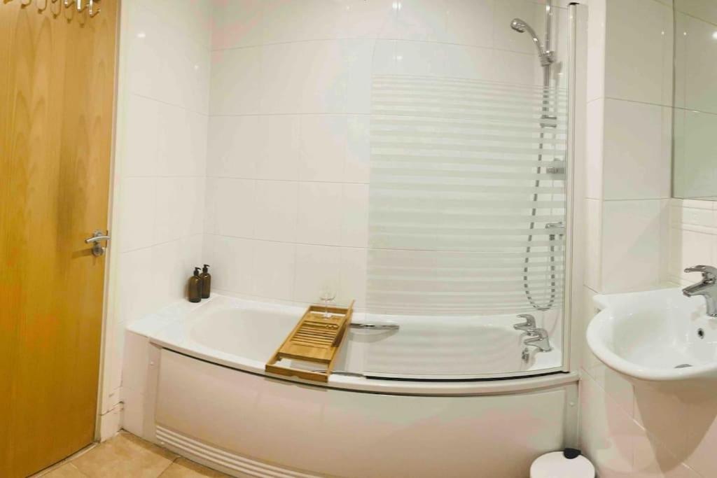 Beautiful Central Open Plan Living! マンチェスター エクステリア 写真